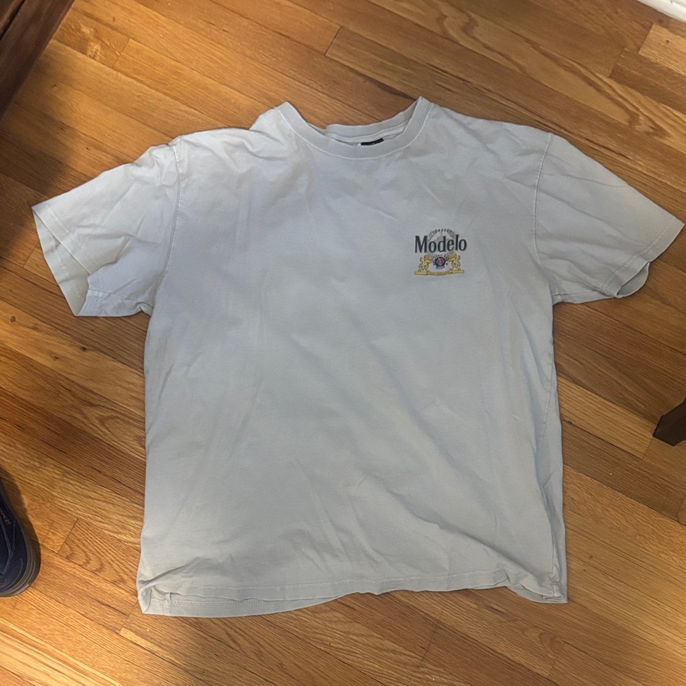 Modelo Light Gray Short Sleeve Tee